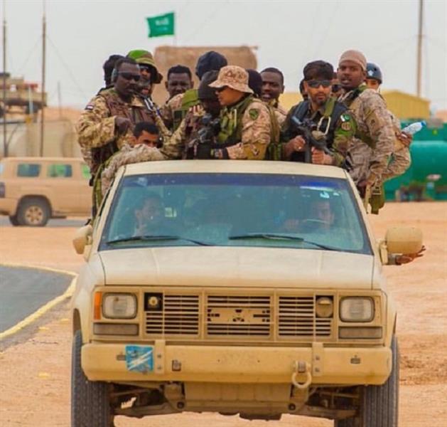 صورة تجمع عسكريين عرباً ومسلمين خلال مناورة بـ رعد الشمال