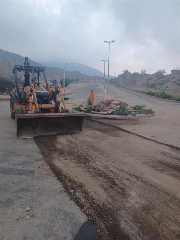 تسببت في انهيار صخور وقطع طرق.. هذا ما خلفته أمطار الباحة تسببت في انهيار صخور وقطع طرق.. هذا ما خلفته أمطار الباحة