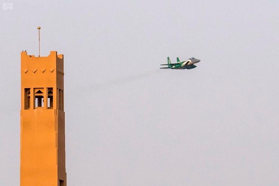  القوات الجوية تنفذ عروضاً في سماء الرياض