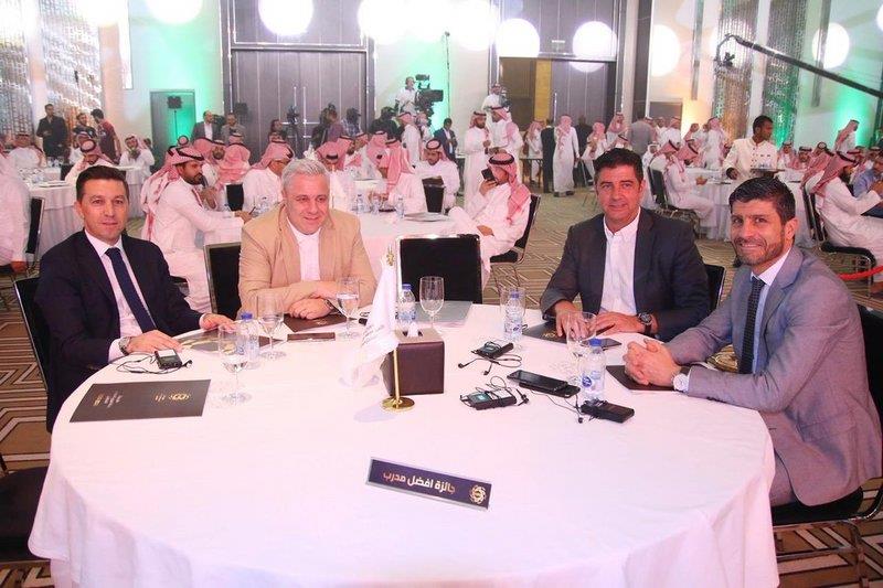 عبدالرزاق حمدالله يتوَّج بجائزة أفضل لاعب في الموسم.. وابن مصطفى يحقق القفاز الذهبي