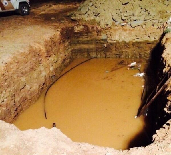 انتشال جثة طفلة سقطت في حفرة بعمق 3 أمتار في تبوك ـ صور