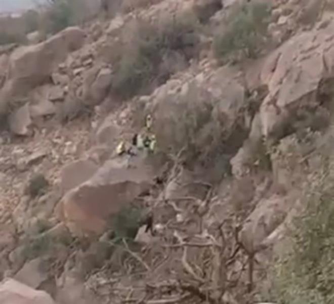 وفـاة مُقيم جراء سقوطه في منطقة وعرة خلال ممارسته الـ