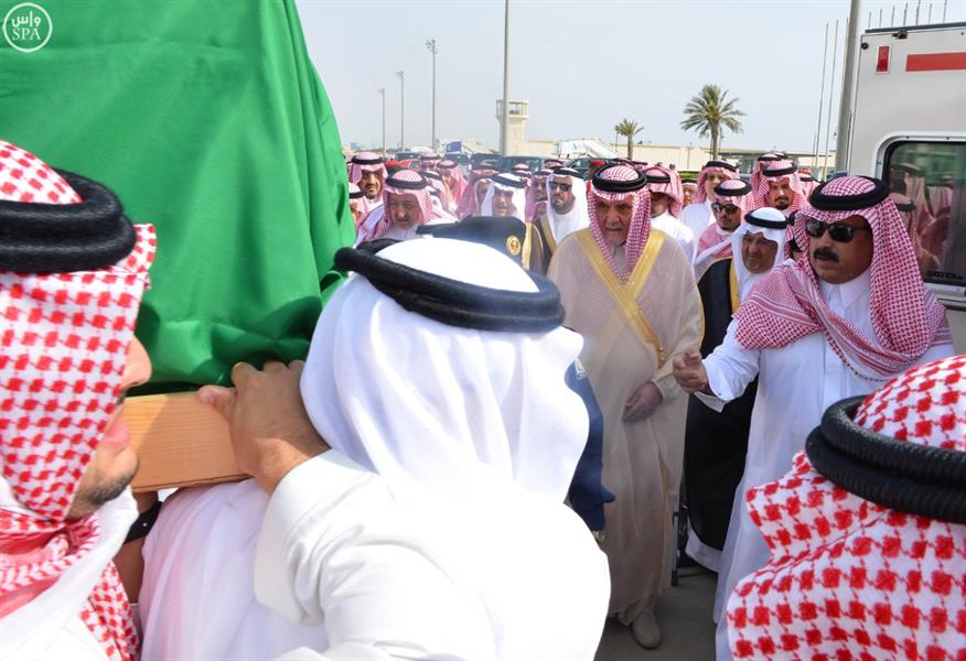 بالفيديو والصور.. وصول جثمان الأمير سعود الفيصل إلى مطار جدة