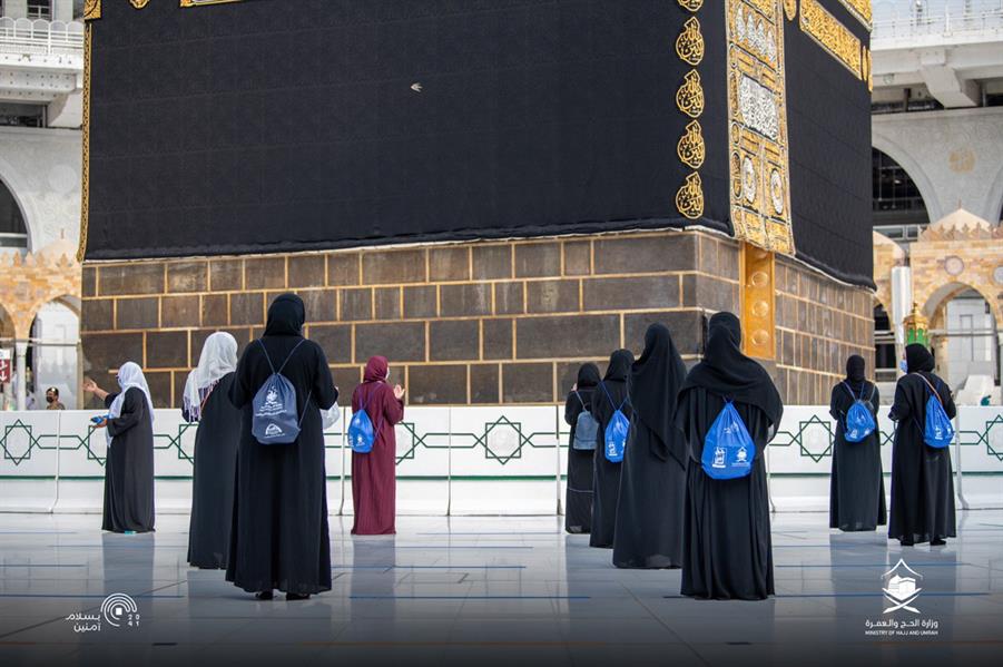 ضيُوف الرحّمن يؤدّونَ طَوَاف الإِفَاضَة 