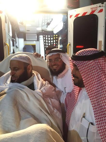 بالصور.. وصول عائض القرني إلى الرياض ونقله إلى مستشفى الحرس لاستكمال العلاج