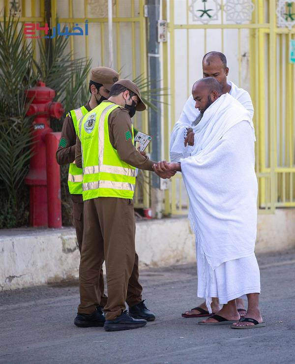 توافد الحجاج إلى مشعر منى لقضاء يوم التروية استعدادا للوقوف بعرفة غدا توافد الحجاج إلى مشعر منى لقضاء يوم التروية استعدادا للوقوف بعرفة غدا
