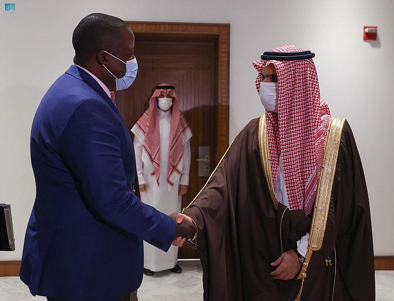  خادم الحرمين الشريفين يتلقى رسالة خطية من رئيس جمهورية زامبيا