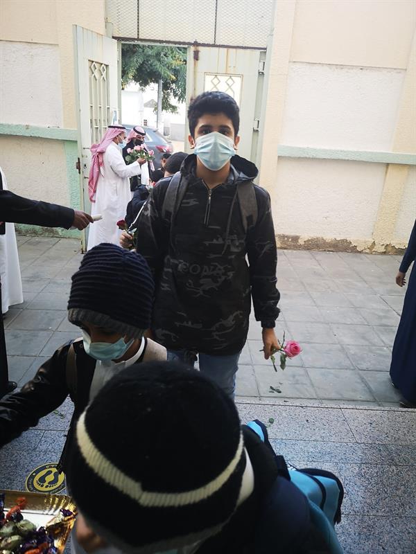 المدارس تستقبل طلاب الابتدائية ورياض الأطفال المدارس تستقبل طلاب الابتدائية ورياض الأطفال