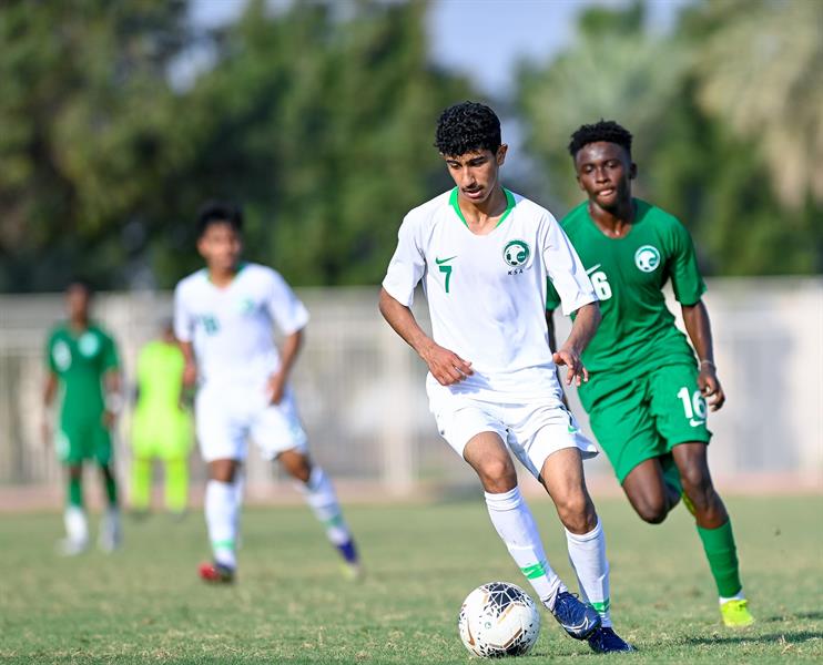 الأخضر تحت 20 يختتم معسكر جازان بمناورة (صور)