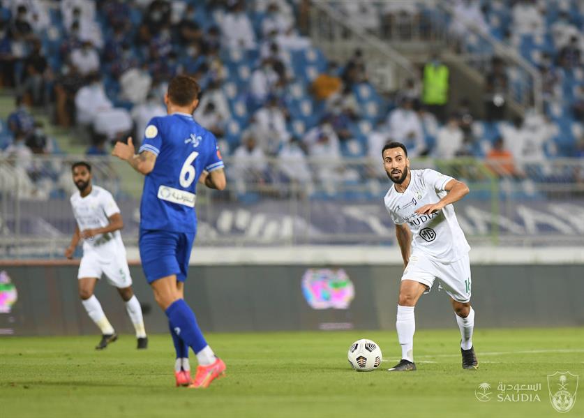 "الهلال" يضرب "الأهلي" بخماسية ويقترب خطوة من لقب الدوري (فيديو وصور)