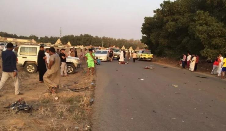 بالصور.. قائد مركبة يصرع ويُصيب 10 دراجين من فريق اليرموك على طريق أبوعريش بجازان