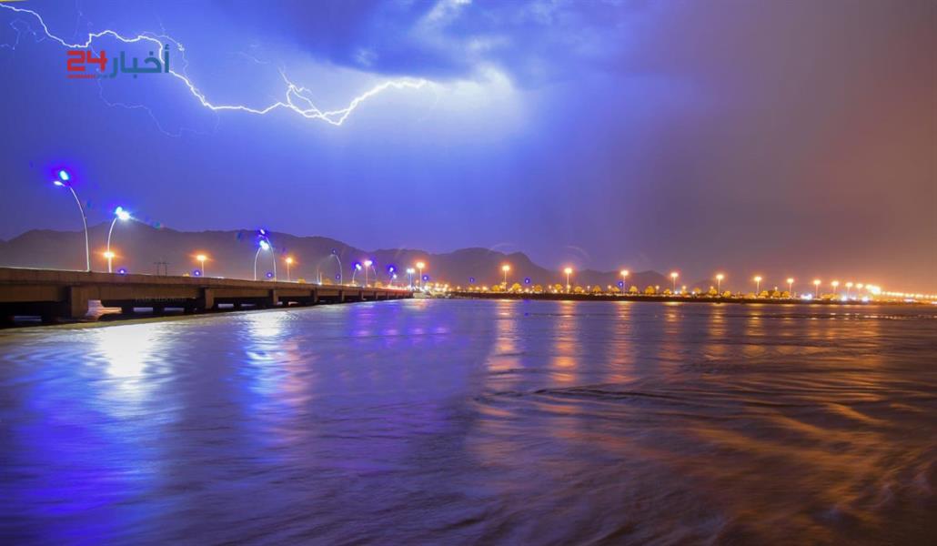 سيل وادي نجران يرسم لوحات جمالية ويجتذب الأهالي للتنزه على ضفافه