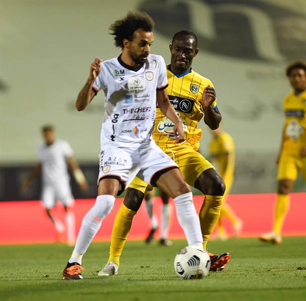"التعاون" يدخل المربع الذهبي بعرقلة "الشباب" في سباق صدارة الدوري
