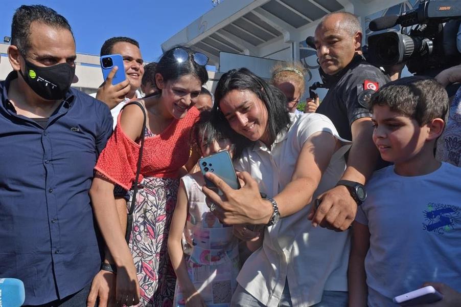 استقبال شعبي ورسمي للاعبة التنس التونسية أُنس جابر استقبال شعبي ورسمي للاعبة التنس التونسية أُنس جابر