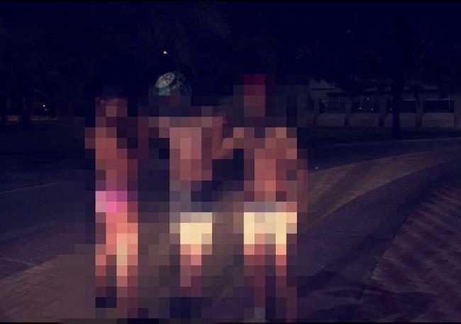 شباب يظهرون شبه عراة بكورنيش الدمام .. ومطالبات بالقبض عليهم