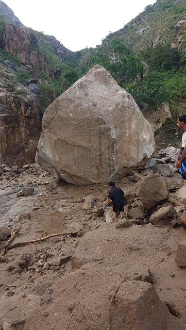  تساقط الصخور من قمم 