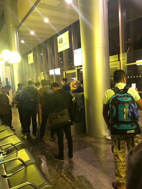 "التحالف" يوفر طائرة لنقل 61 ضابطاً يمنياً من روسيا 