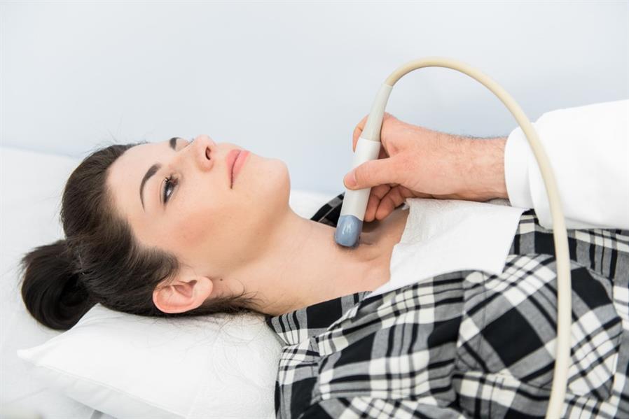 قصور الغدة الدرقية.. أعراض متعددة.. وخطورة كبيرة 