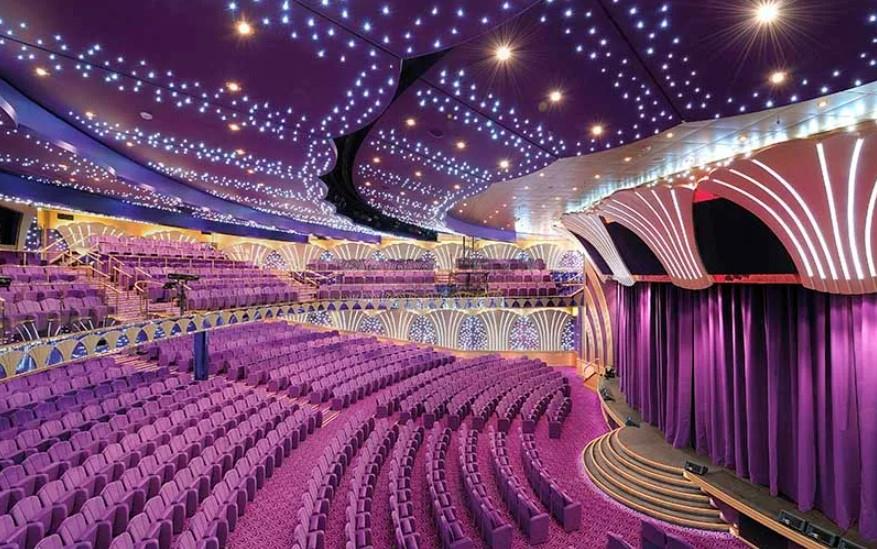  وصول ثاني فندق عائم إلى الدوحة