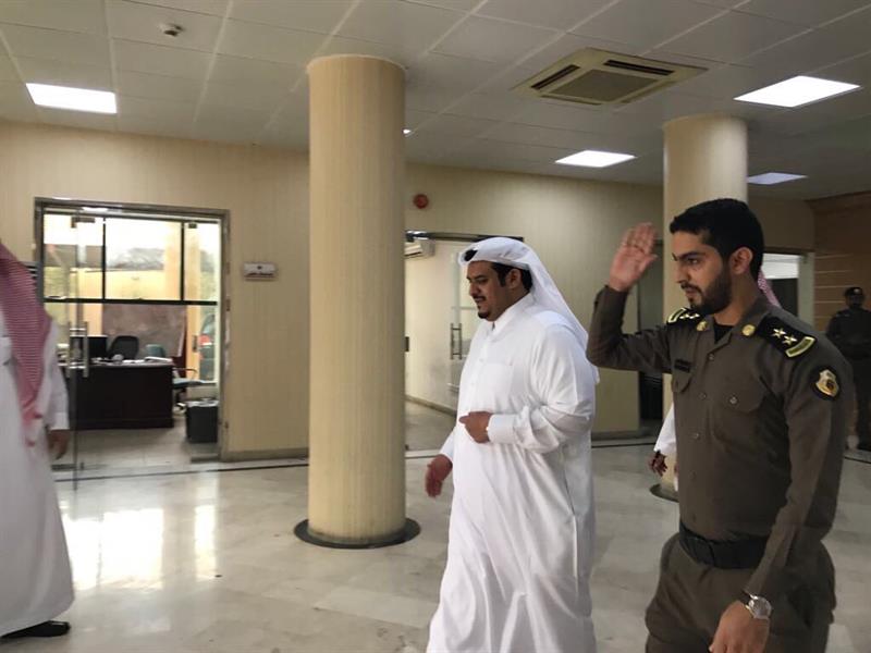 شاهد.. أمير الرياض بالنيابة يقوم بزيارة مفاجئة لمركز شرطة الملز