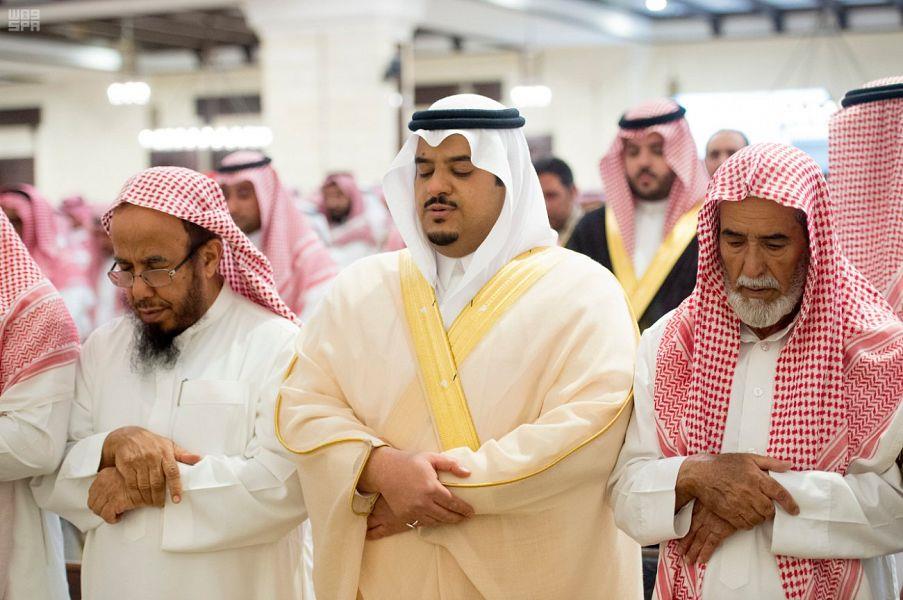 نائب أمير الرياض ينقل تعازي القيادة لأسر الشهيد العتيبي