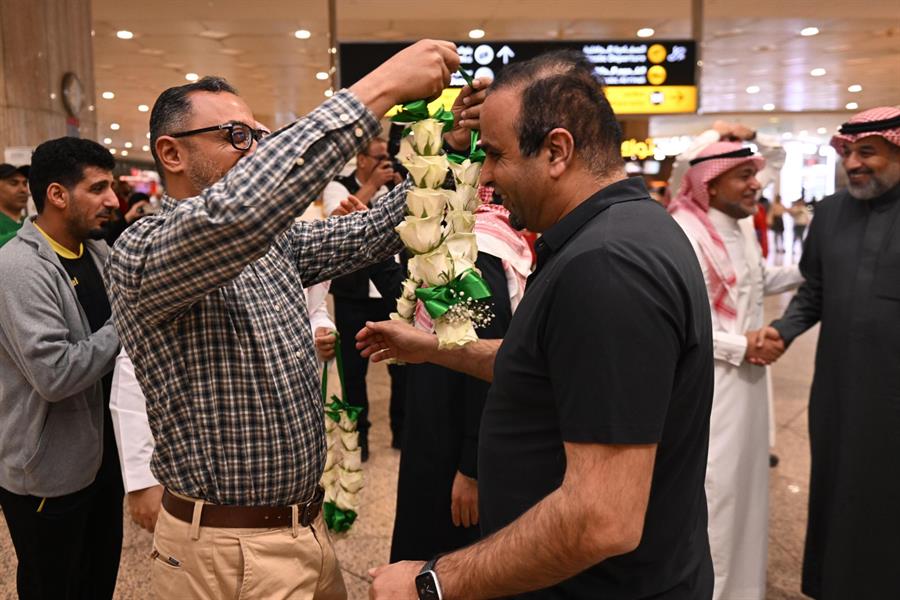 بالورود.. استقبال ناشئي أخضر اليد عقب التتويج بالبطولة العربية