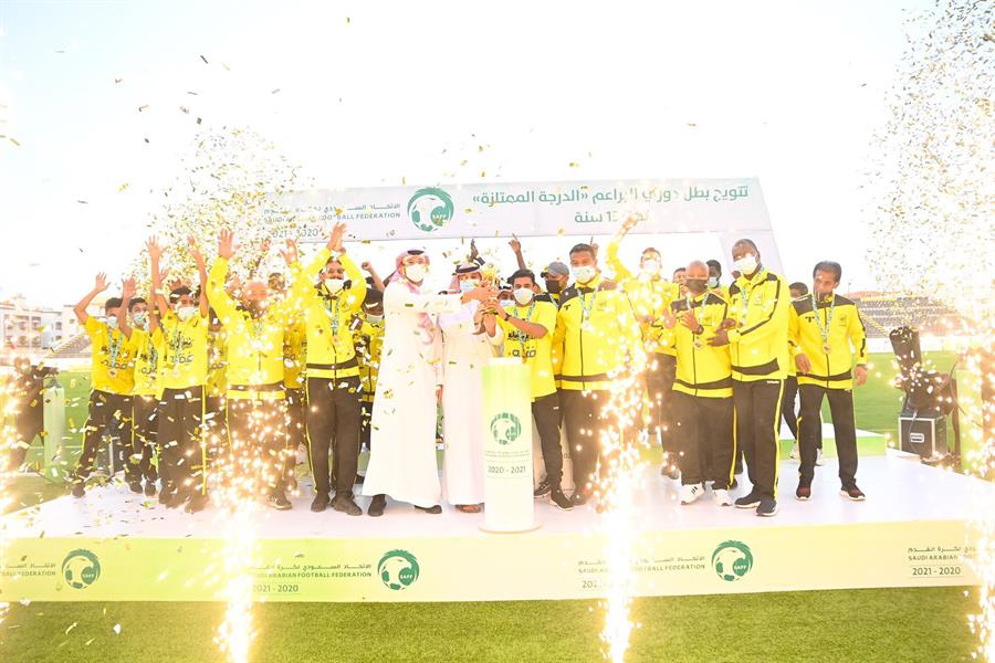 تتويج براعم الاتحاد بكأس الدوري الممتاز