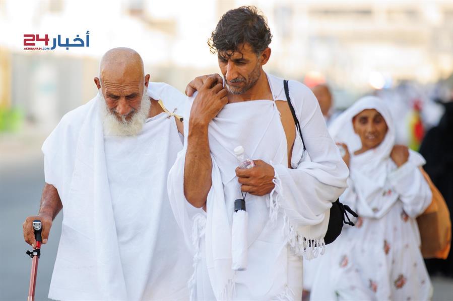 توافد الحجاج إلى مشعر منى لقضاء يوم التروية استعدادا للوقوف بعرفة غدا توافد الحجاج إلى مشعر منى لقضاء يوم التروية استعدادا للوقوف بعرفة غدا