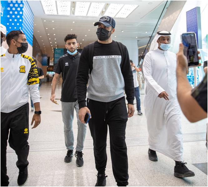 "حمدالله" يصل جدة للانضمام لـ "الاتحاد"