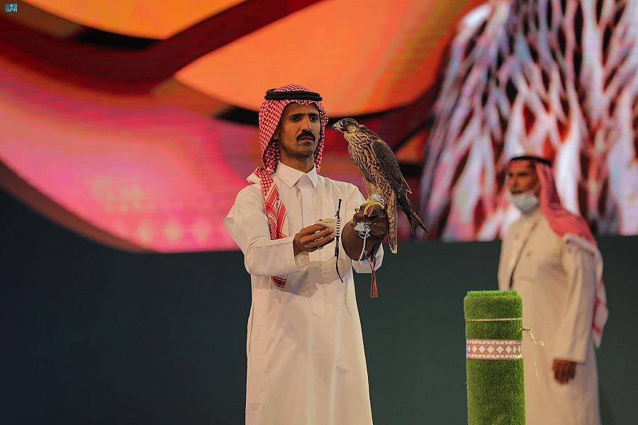 بـ133 ألف ريال.. بيع 3 صقور ألمانية وأيرلندية في المزاد الدولي لمزارع إنتاج الصقور   