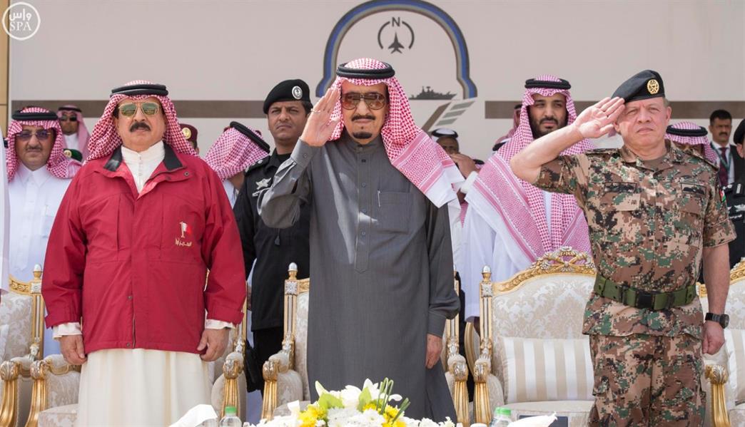 لقطات مميزة من العرض العسكري الختامي لتمرين رعد الشمال