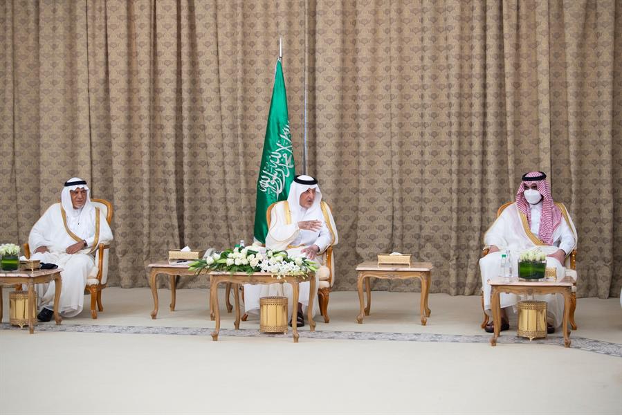 الأمير خالد الفيصل يستقبل أئمة وخطباء المسجد الحرام 