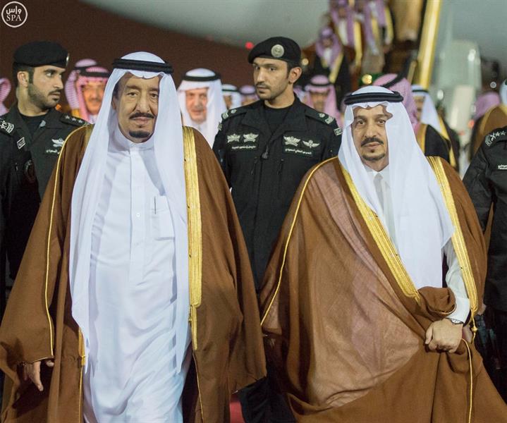 خادم الحرمين الشريفين يصل إلى الرياض