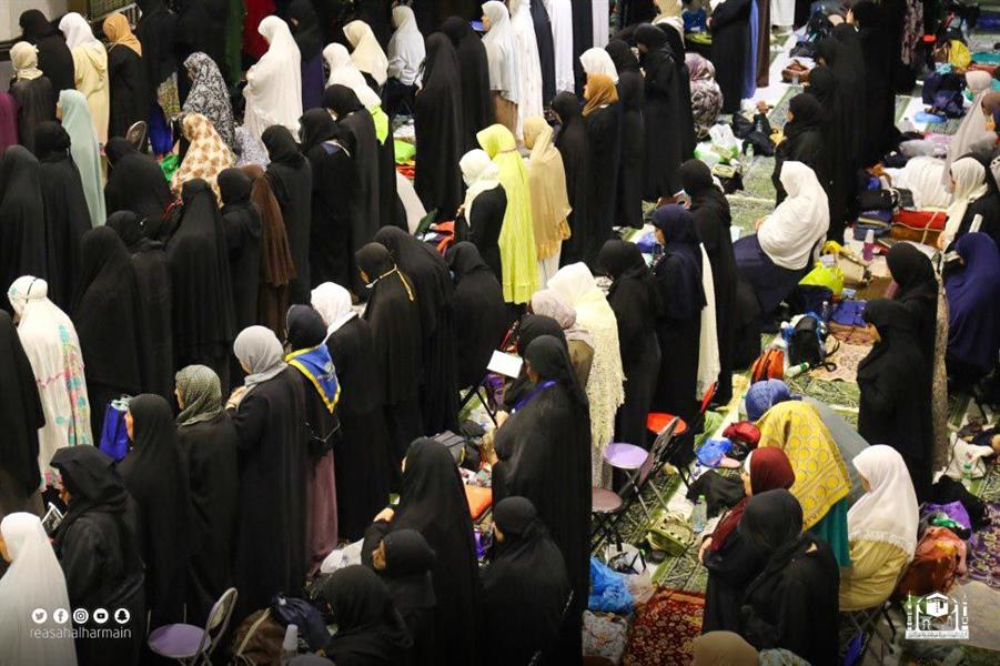 المصلون في المسجد الحرام