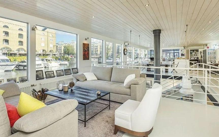 بالصور.. مجموعة من أغلى وأفخم المنازل العائمة في بريطانيا