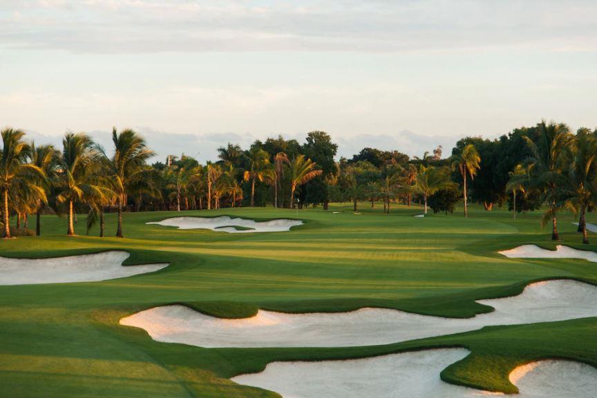 انخفاض في المبيعات والإيرادات.. إمبراطورية ترامب الاقتصادية تترنح بسبب 