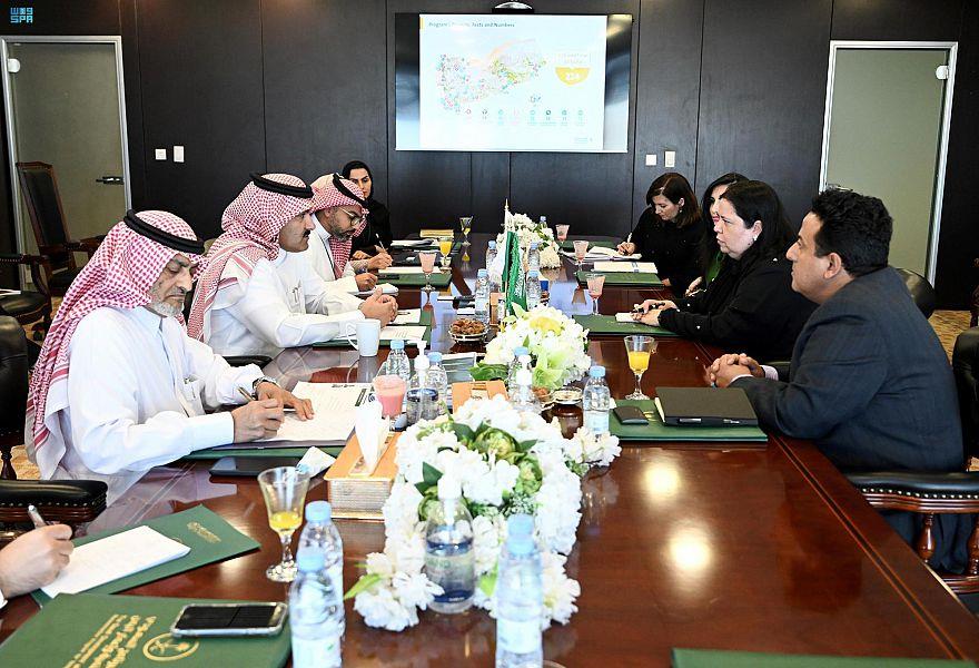 السفير آل جابر يلتقي وفدَ مكتب الأمم المتحدة لخدمات المشاريع بالرياض  