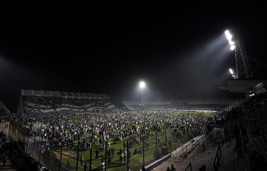 وفاة مشجع وإلغاء مباراة في الدوري الأرجنتيني 