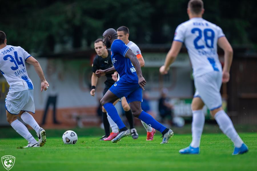 الهلال يفوز بثلاثية أمام نظيره الهلال يفوز بثلاثية أمام نظيره