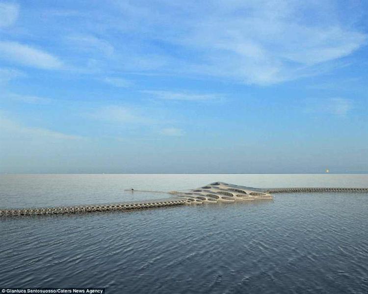 الفندق العائم الفندق العائم