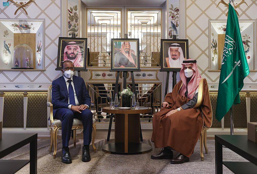 وزير الخارجية يلتقي نظيريه الصومالي والأرميني 