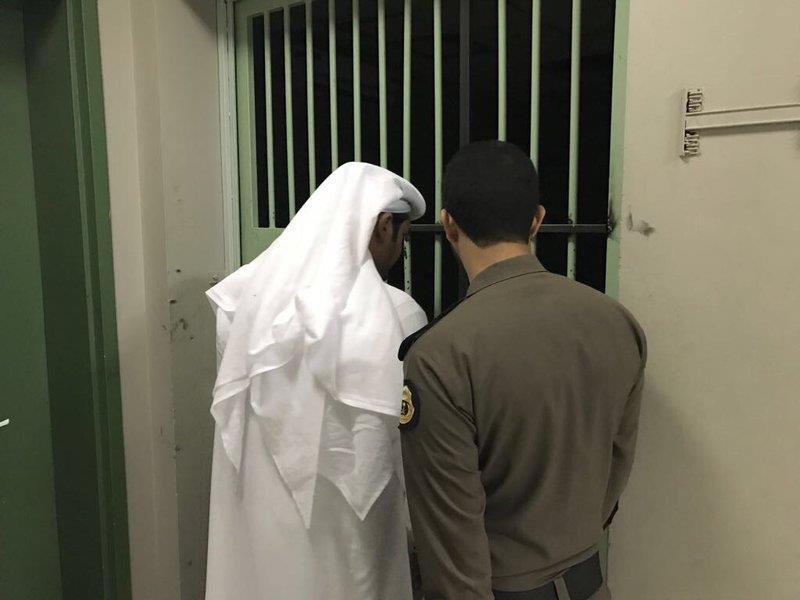 شاهد.. أمير الرياض بالنيابة يقوم بزيارة مفاجئة لمركز شرطة الملز