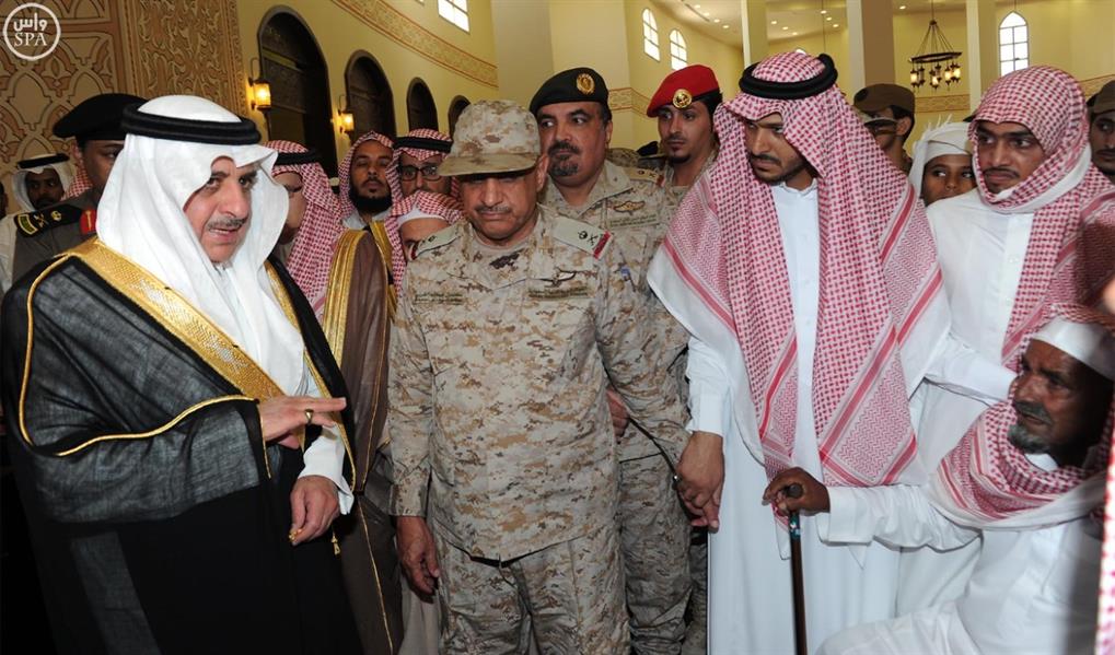 أمير منطقة تبوك يؤدي صلاة الميت على ثلاثة من شهداء الواجب