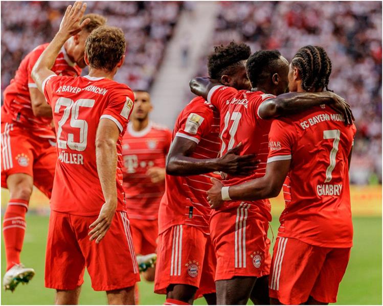 بايرن ميونخ يستهل مشواره بالدوري الألماني بسداسية في مرمى آينتراخت