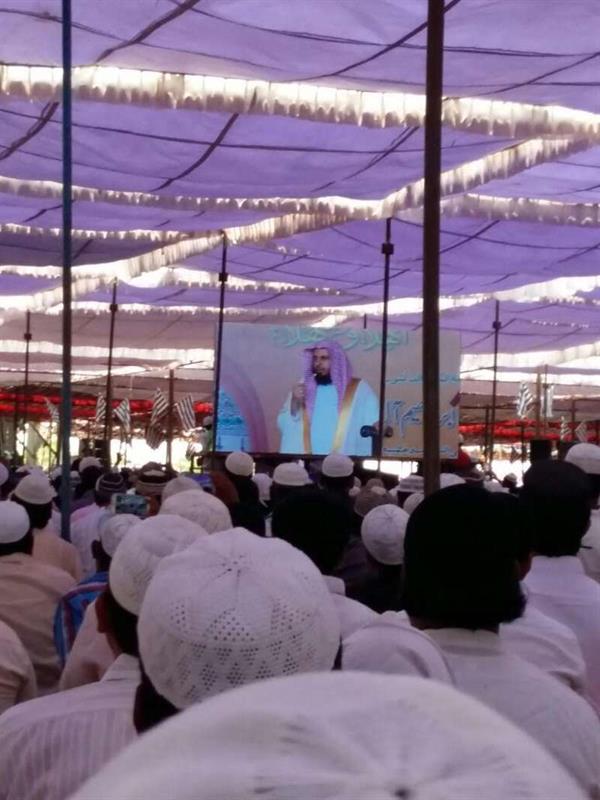 إمام الحرم يلقي خطبة الجمعة أمام نصف مليون مصلٍ بالهند إمام الحرم يلقي خطبة الجمعة أمام نصف مليون مصلٍ بالهند