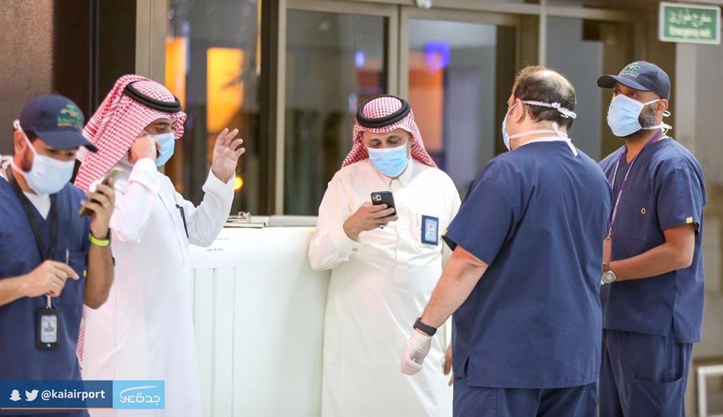 مطار جدة يستقبل عدداً من المواطنين قادمين من القاهرة