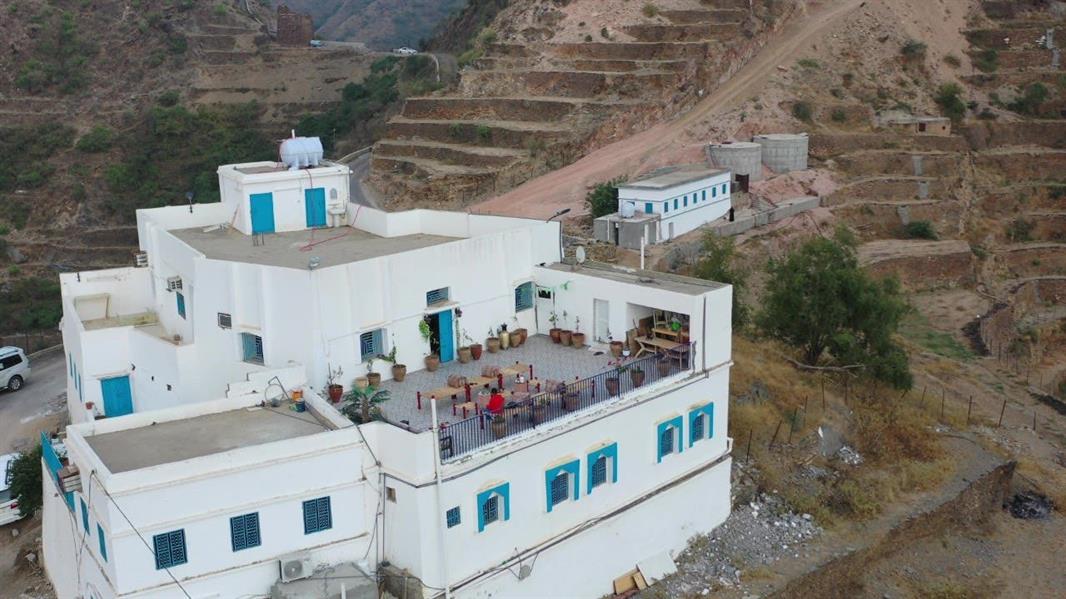 سيدة سعودية تدير "نزلاً" ريفياً بجازان.. وتتحدث عن خطتها المستقبلية 