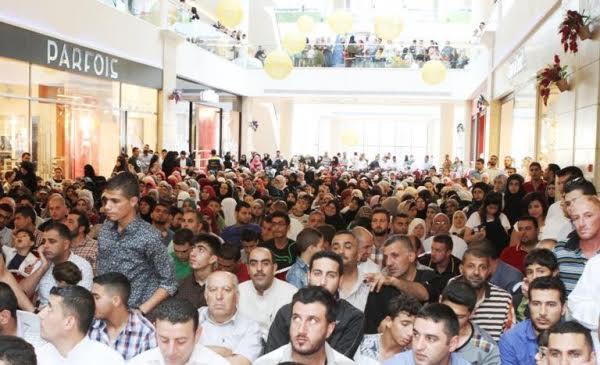 بالصور.. حشد جماهيري يضطر الأمن الأردني لإنهاء محاضرة للشيخ العريفي بالصور.. حشد جماهيري يضطر الأمن الأردني لإنهاء محاضرة للشيخ العريفي