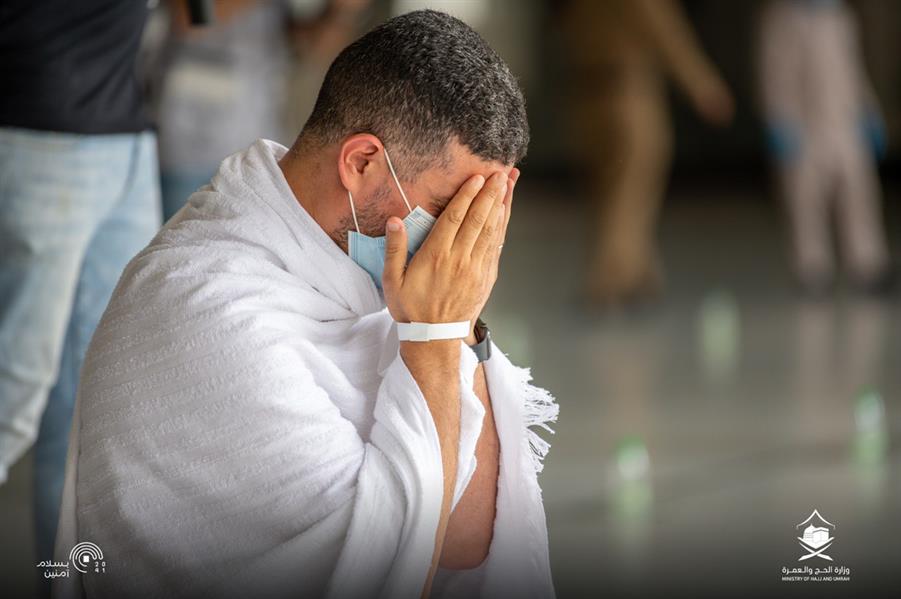 ضيوف الرحمن يتوافدون على المسجد الحرام ويؤدون طواف القدوم ضيوف الرحمن يتوافدون على المسجد الحرام ويؤدون طواف القدوم