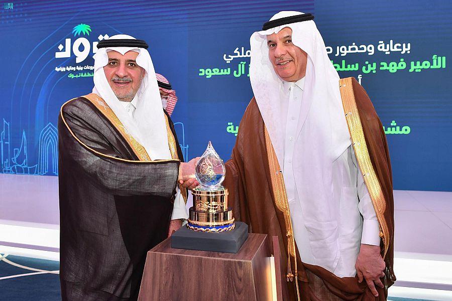 أمير تبوك يدشّن 26 مشروعًا تنمويًا وبيئيًا ومائيًا وزراعيًا بأكثر من 2.5 مليار ريال